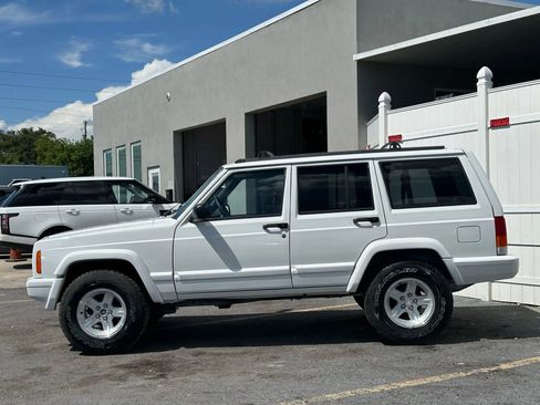 Used 1998 Jeep Cherokee 2WD 4-door image 16