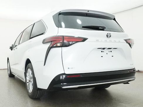 New 2026 Toyota Sienna Limited FWD image 22