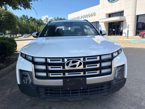 Used 2025 Hyundai Santa Cruz SEL FWD image 2
