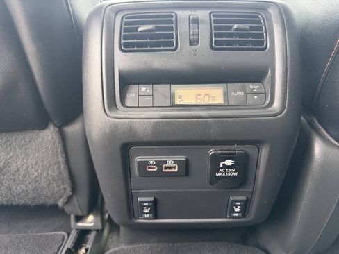 Used 2020 Nissan Pathfinder SL AWD/4WD image 27