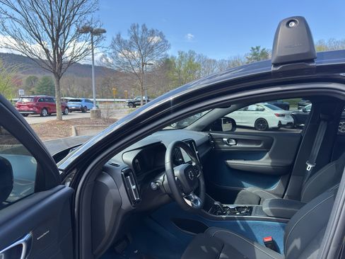 Used 2023 Volvo C40 P8 Recharge Ultimate image 12