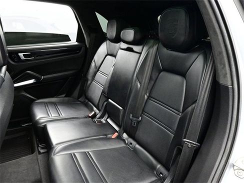 Used 2020 Porsche Cayenne Turbo image 9