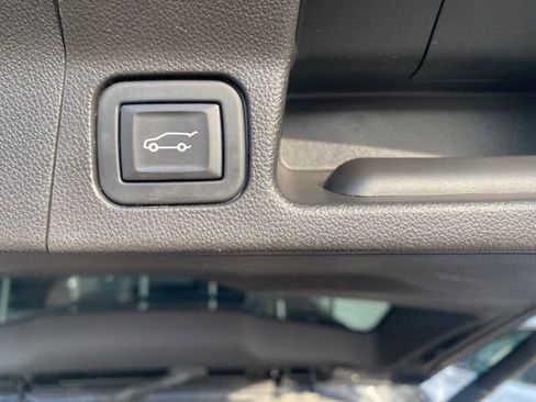 Used 2023 GMC Acadia SLE w/ Driver Convenience Package image 19