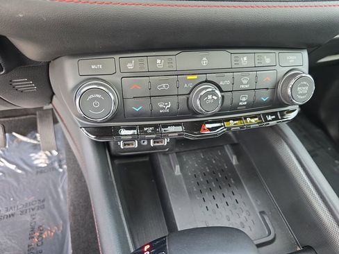 Used 2025 Dodge Durango GT AWD/4WD image 27
