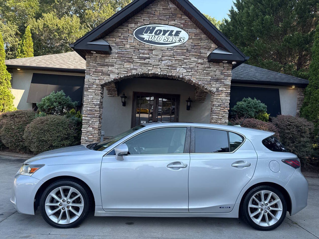Used 2011 Lexus CT 200h Premium FWD image 1