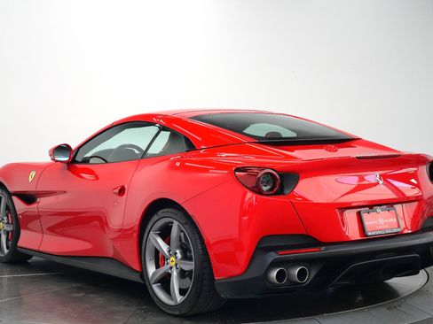 Used 2019 Ferrari Portofino image 7