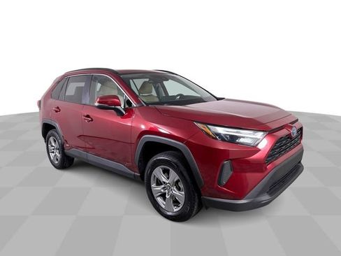 Used 2022 Toyota RAV4 XLE w/ Convenience Package image 2