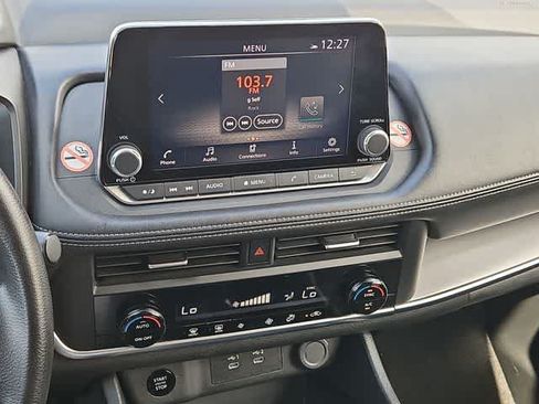 Used 2024 Nissan Rogue SV FWD image 21
