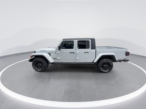 Used 2022 Jeep Gladiator Willys image 5