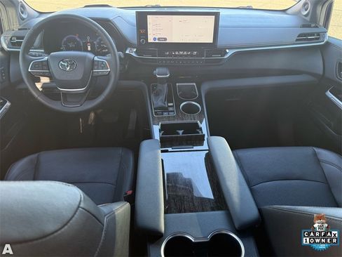 Used 2025 Toyota Sienna Platinum image 25