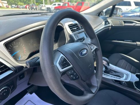 Used 2016 Ford Fusion SE FWD image 24