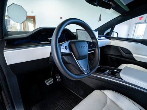 Used 2022 Tesla Model X Plaid image 34