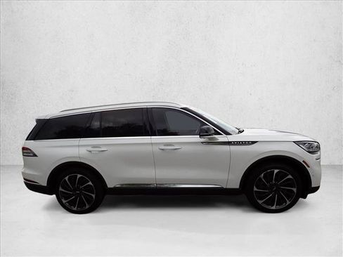 Used 2023 Lincoln Aviator Reserve w/ Equipment Group 201A AWD/4WD image 5