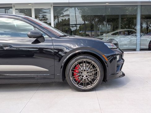 New 2026 Porsche Macan Turbo Electric AWD/4WD image 11