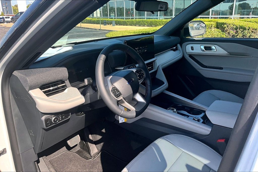 New 2027 Ford Explorer Active w/ Active Comfort Package RWD image 6