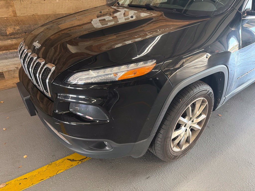 Used 2018 Jeep Cherokee Limited AWD/4WD image 3