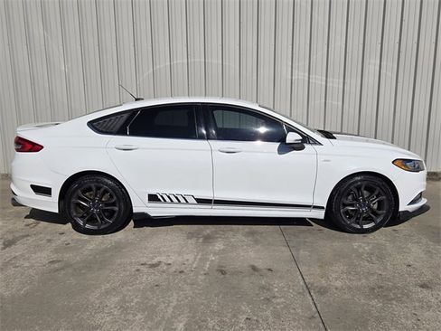 Used 2018 Ford Fusion SE w/ Equipment Group 201A image 7