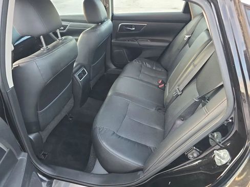 Used 2017 Nissan Altima 3.5 SL w/ 3.5SL Technology Package image 4