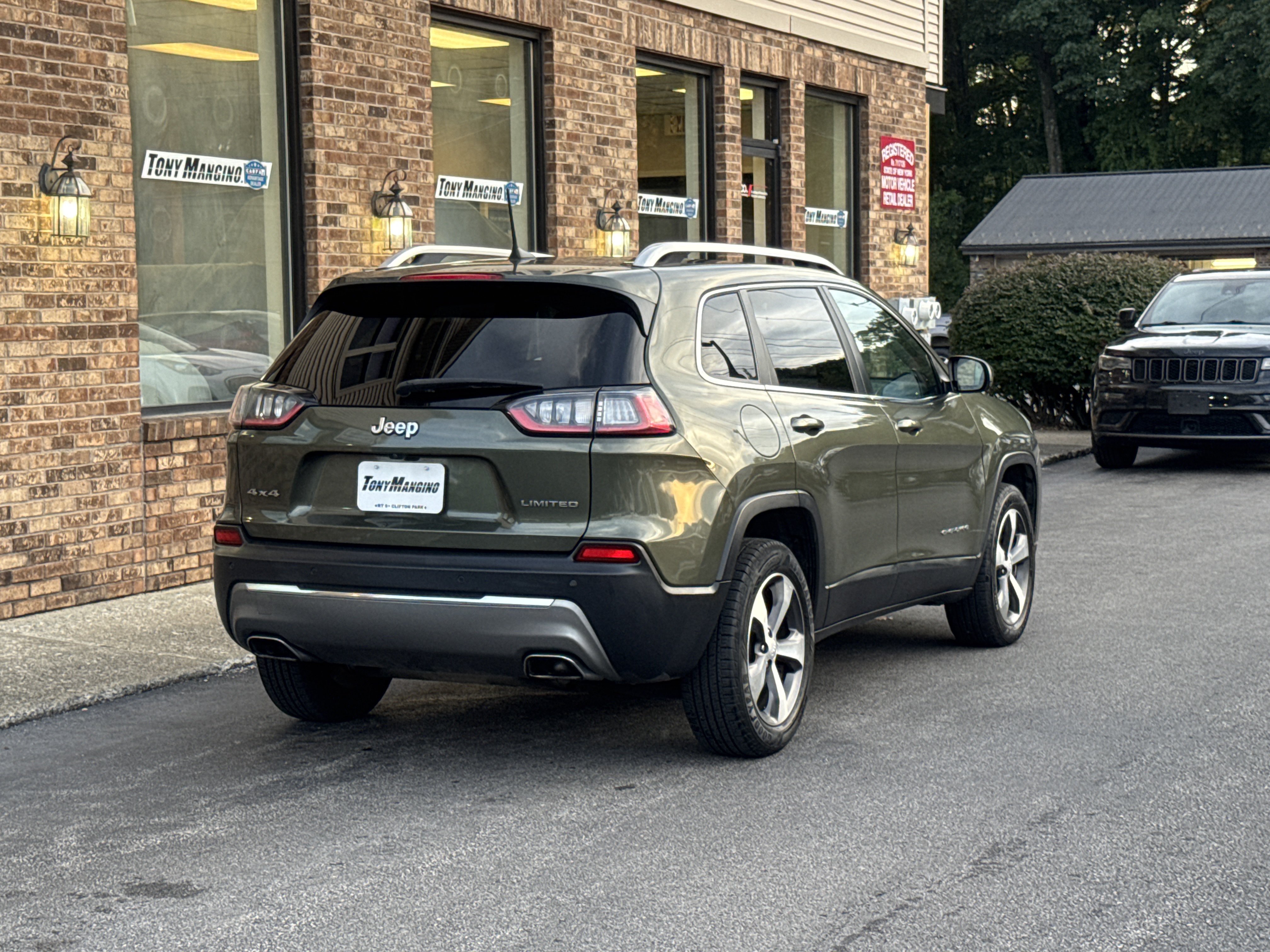 Used 2020 Jeep Cherokee Limited AWD/4WD image 5
