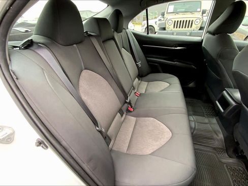 Used 2022 Toyota Camry LE image 19