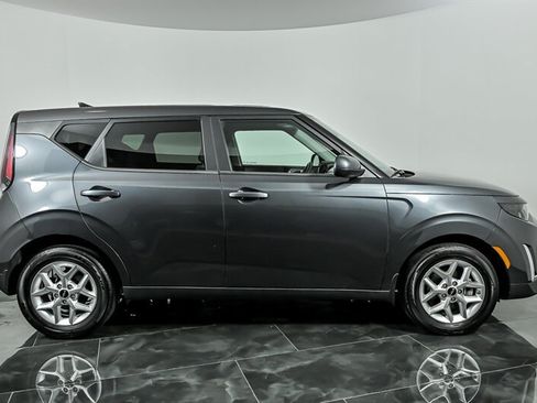 Used 2023 Kia Soul LX w/ Option Group 015 FWD image 10