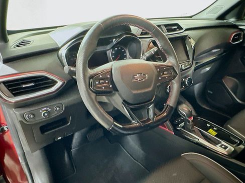 Used 2022 Chevrolet TrailBlazer RS w/ Technology Package image 9