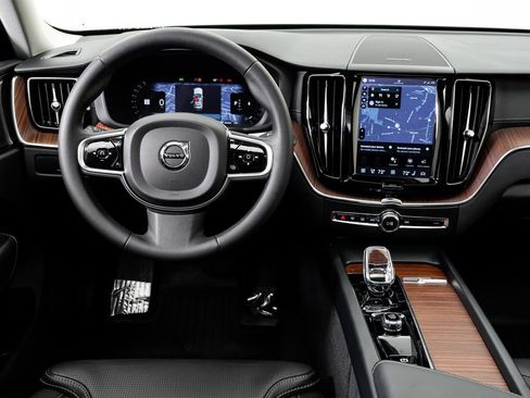 Used 2023 Volvo XC60 B5 Ultimate w/ Climate Package AWD/4WD image 15