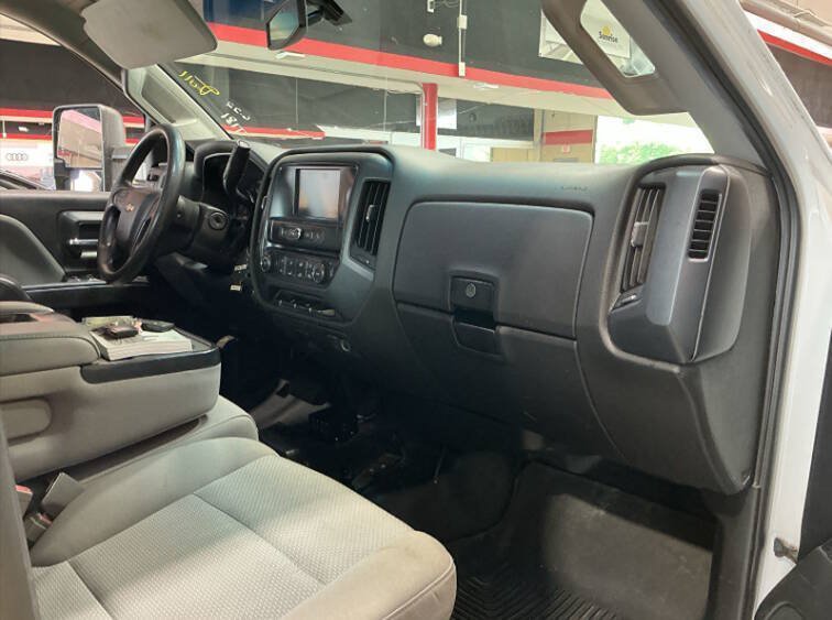 Used 2019 Chevrolet Silverado 2500 W/T AWD/4WD image 4
