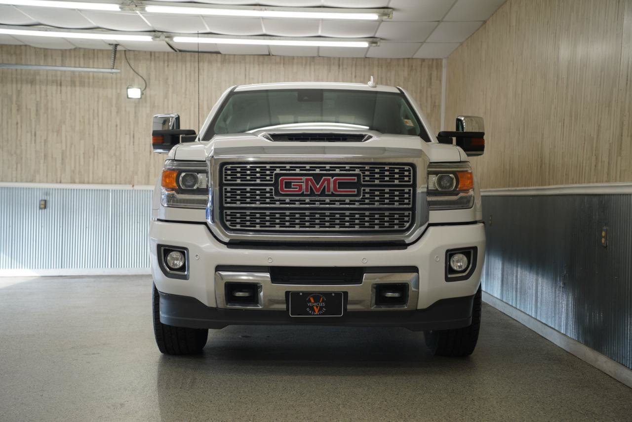 Used 2019 GMC Sierra 2500 Denali w/ Duramax Plus Package AWD/4WD image 2