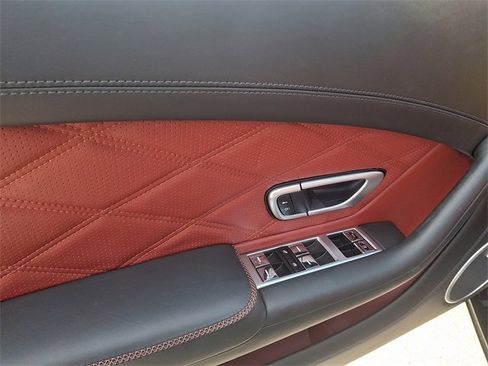 Used 2014 Bentley Continental GT image 11