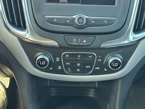 Used 2023 Chevrolet Equinox LT FWD image 22