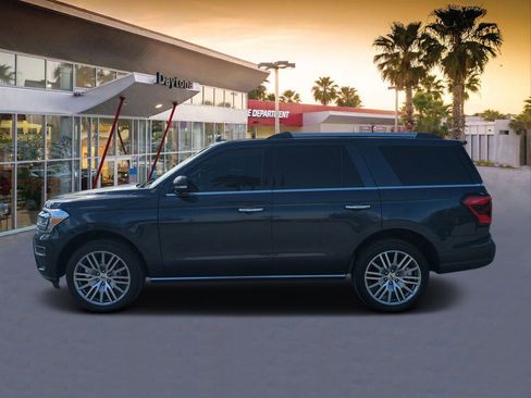 Used 2022 Ford Expedition Limited image 6