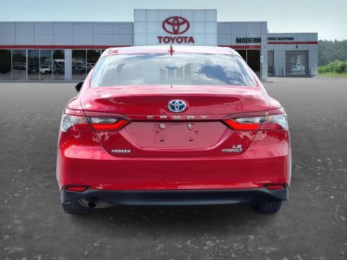 Used 2024 Toyota Camry LE image 5