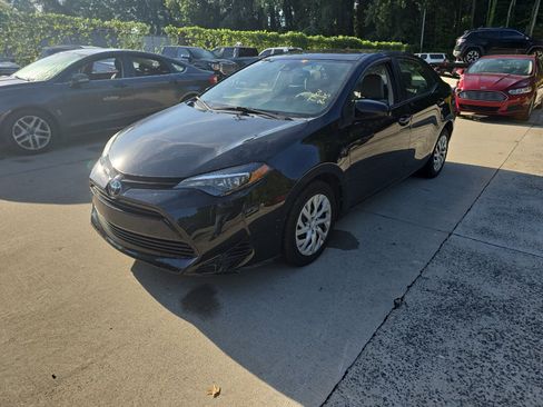 Used 2018 Toyota Corolla LE FWD image 2