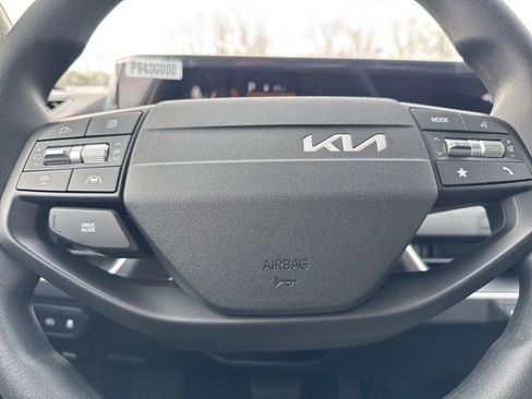 New 2025 Kia K4 LXS image 19