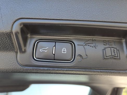 Used 2022 Ford Explorer Limited w/ Equipment Group 301A image 21