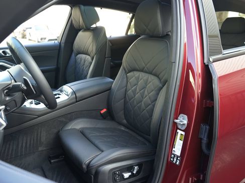 Used 2026 BMW X6 xDrive40i AWD/4WD image 3