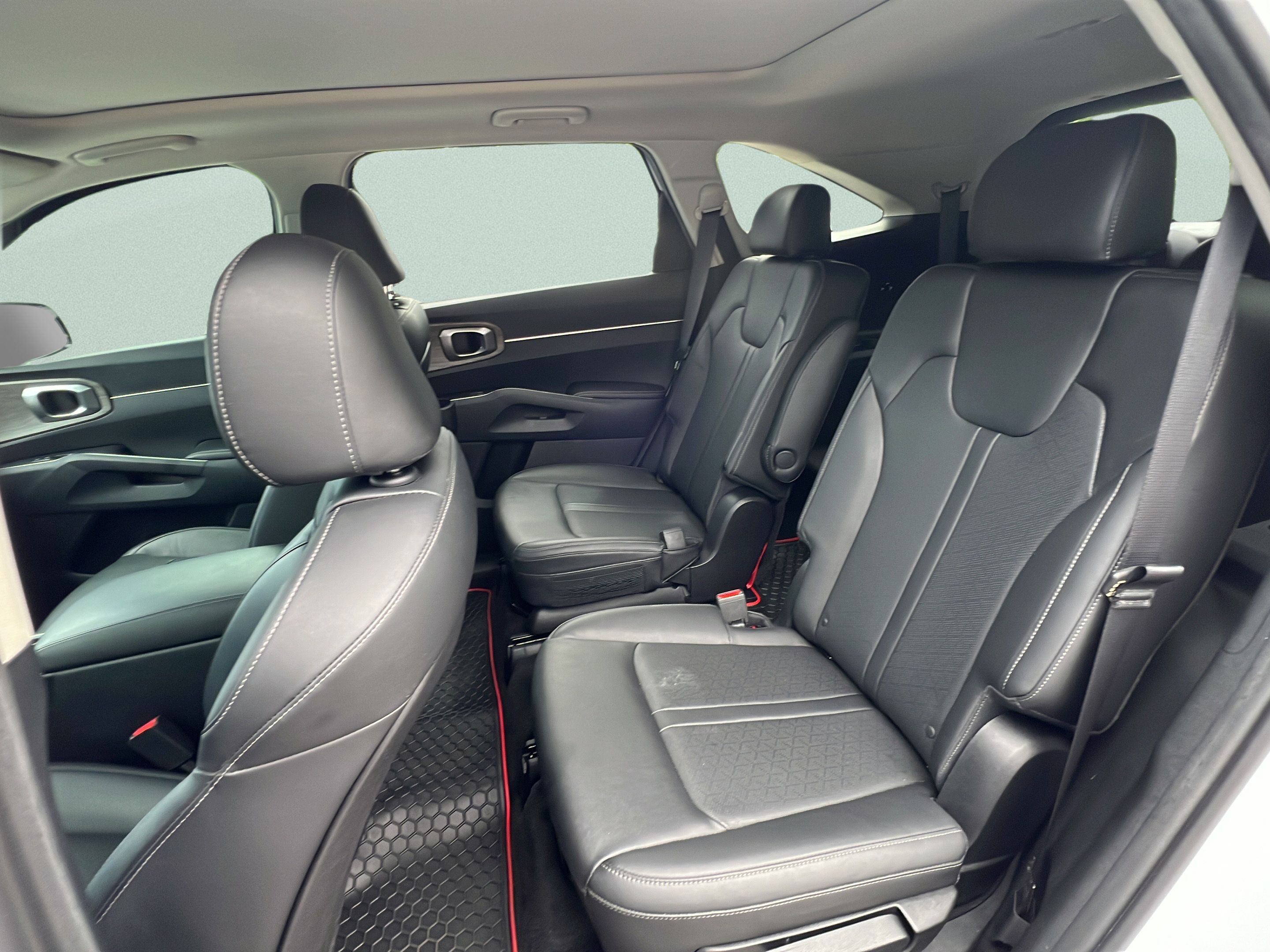 Used 2023 Kia Sorento EX w/ Panoramic Sunroof Package FWD image 13