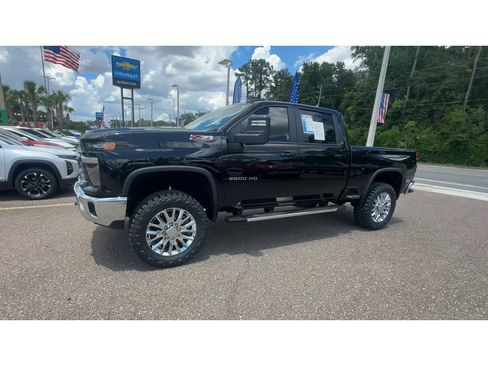 Used 2025 Chevrolet Silverado 2500 LT w/ Convenience Package AWD/4WD image 2