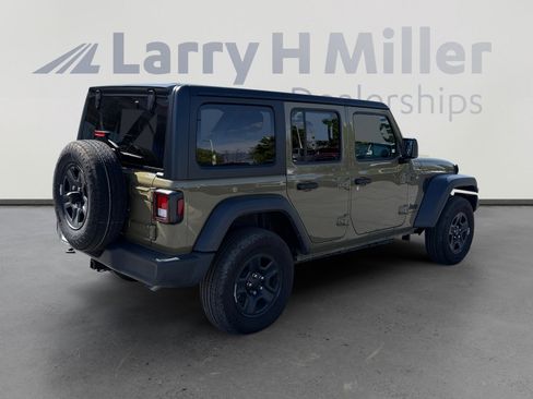 Used 2025 Jeep Wrangler Unlimited Sport AWD/4WD image 5
