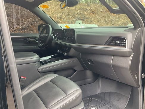 Used 2025 Chevrolet Tahoe Z71 w/ Comfort Package image 11