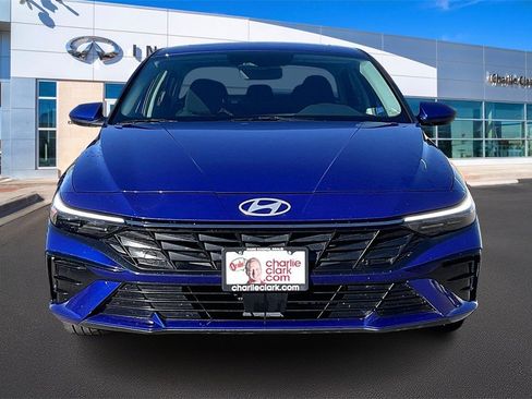 Used 2025 Hyundai Elantra SEL image 3