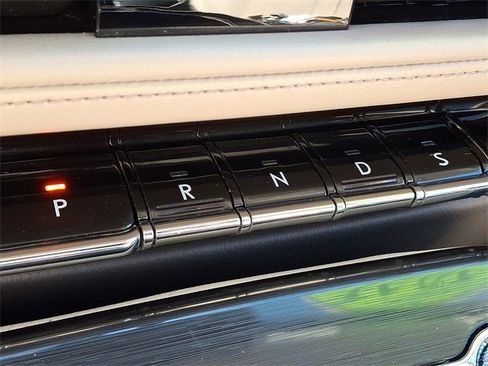 Used 2021 Lincoln Nautilus Reserve w/ Equipment Group 201A image 17