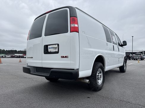 Used 2022 GMC Savana 2500 w/ Driver Convenience Package image 10