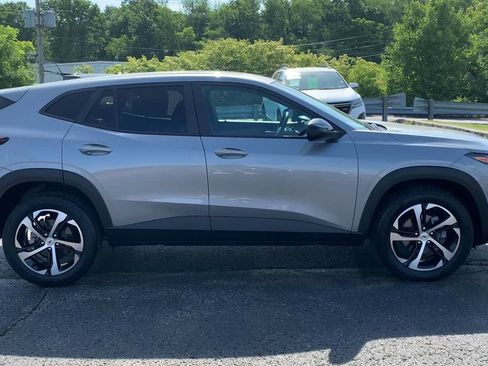 Certified 2024 Chevrolet Trax RS w/ Sunroof Package FWD image 9