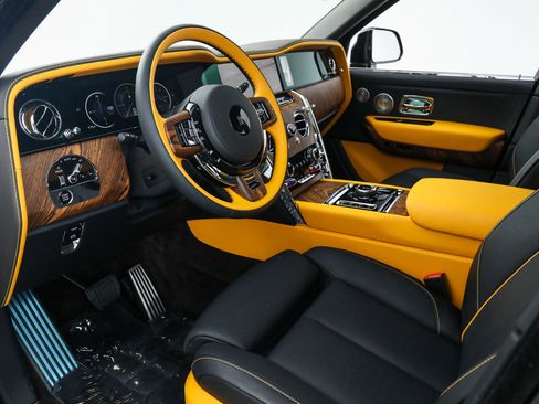 Used 2025 Rolls-Royce Cullinan image 29