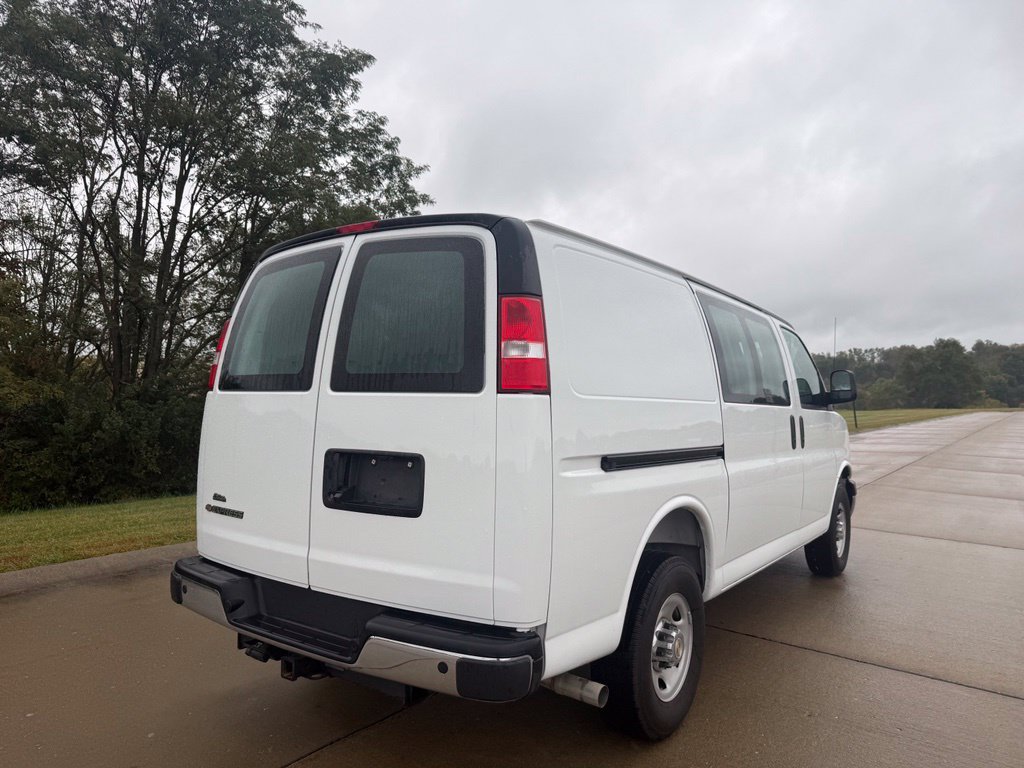 Used 2025 Chevrolet Express 2500 w/ Driver Convenience Package RWD image 3