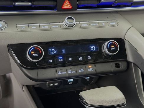 Used 2024 Hyundai Elantra SEL FWD image 18