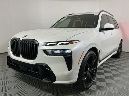 Certified 2025 BMW X7 xDrive40i w/ M Sport Package AWD/4WD image 2