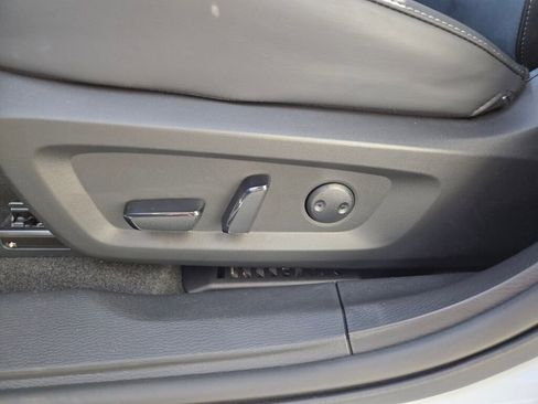 New 2025 Mitsubishi Outlander SE image 16